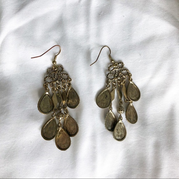 Dangely Earrings - Picture 4 of 4